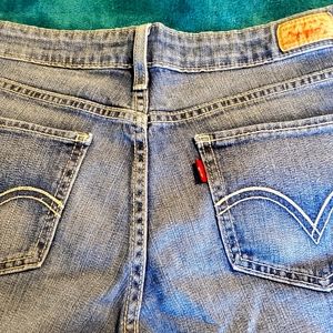 518 Superlow Levis